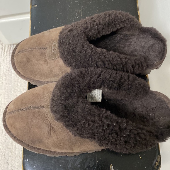 UGG CHOCOLATE BROWN SLIPPERS, 7 - Picture 2 of 5